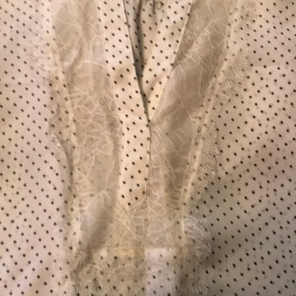 Polka dot blouse with lace - Picture 3 of 4